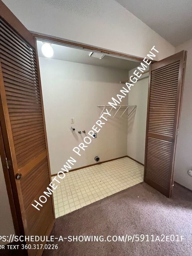Building Photo - Lake Forest Rambler with Long Lake Access!