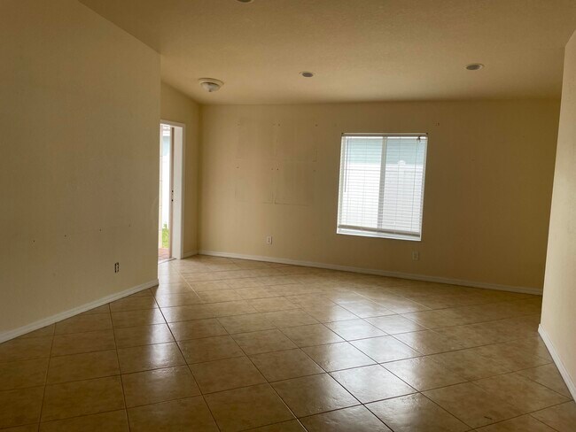 Building Photo - 2162 Newport Isles Blvd