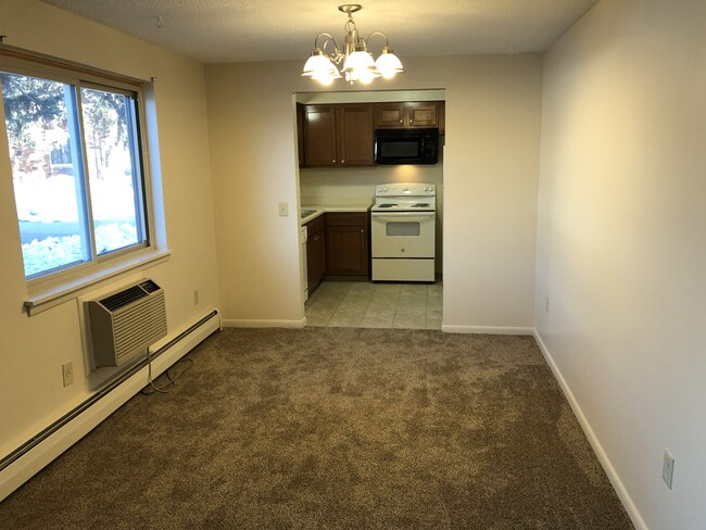 Dining area - Buffalo Manor Apartments