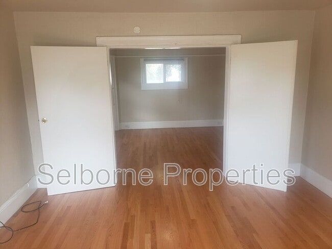 Building Photo - 546 Merrimac St