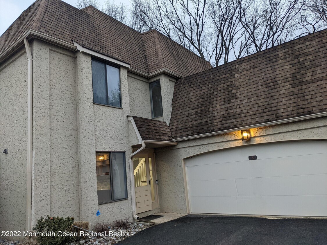5 Gate House Ln, Edison, NJ 08820 Condo for Rent in Edison, NJ