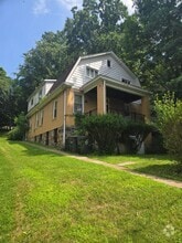 Building Photo - 424 7th St