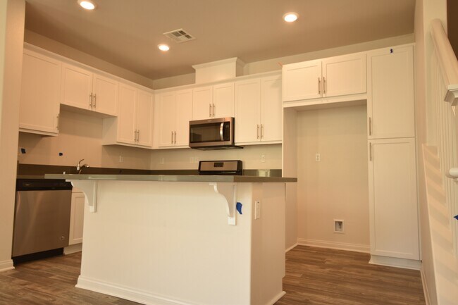 Foto del edificio - 656 Martina St