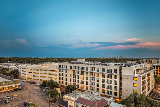 Building Photo - The Saint George