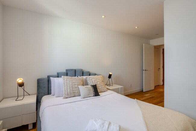 Building Photo - 3421 Rue Drummond