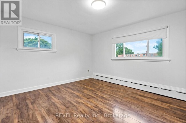 Building Photo - 462 Carlton St