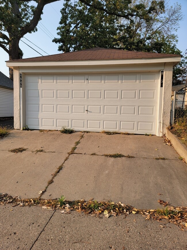 Building Photo - 4850 S 28th Ave