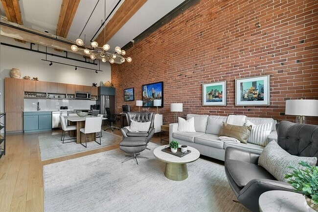 Building Photo - 319 A St