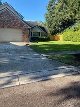 Building Photo - 303 Silver Pine Dr