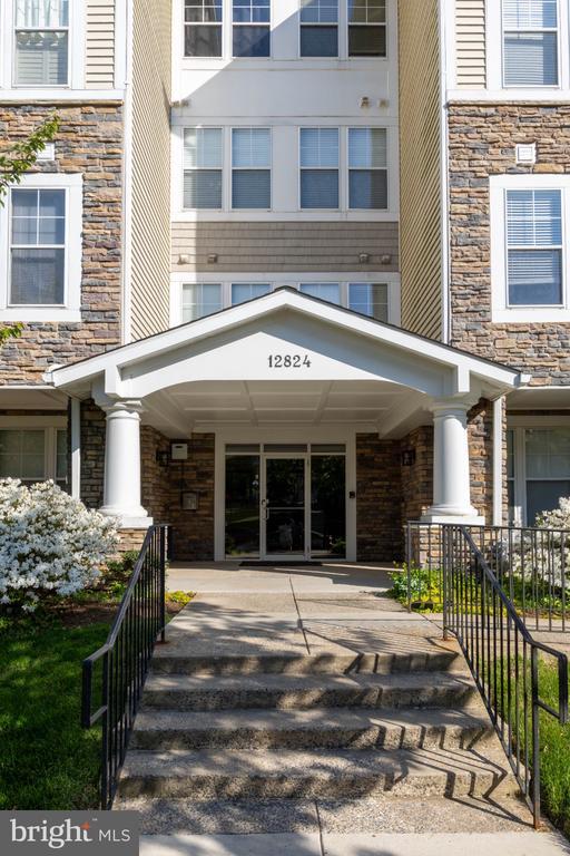 Foto del edificio - 12824 Clarksburg Square Rd
