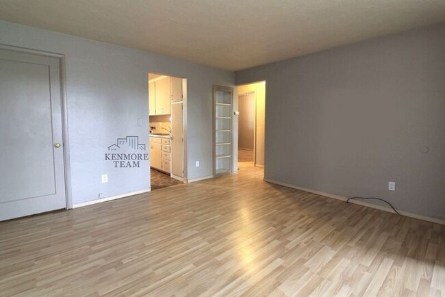 Building Photo - 6 N Palouse St