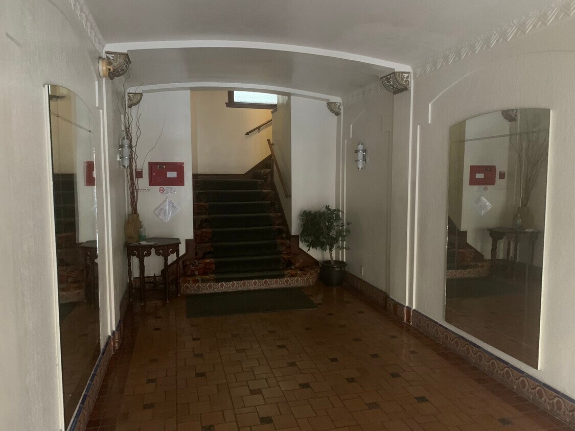 Lobby - 1600 Beach St