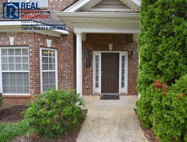 Foto del edificio - Great 3bd 2.5ba townhome in Murfreesboro! 2 car carport! washer/dryer included!