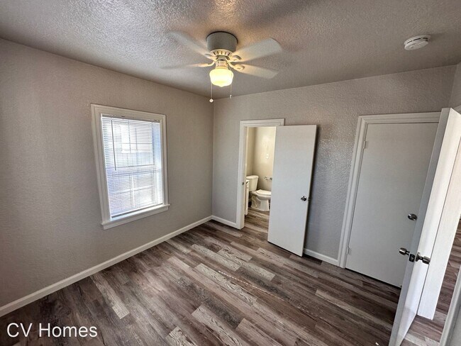 Foto del edificio - 3 br, 1 bath House - 385 E. Houston St.