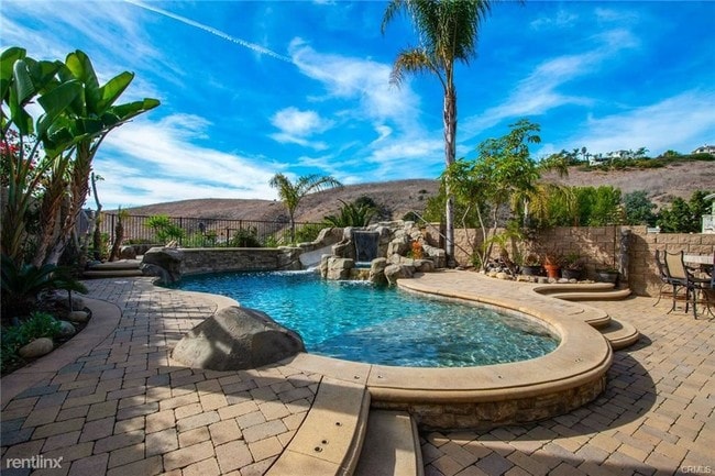 Building Photo - 5 br, 4 bath House - 1308 Vista Prado
