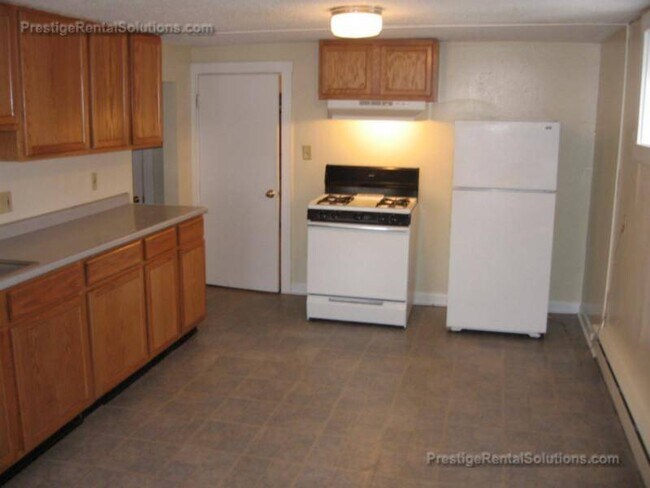 Building Photo - 66 Devens St