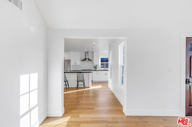 Foto del edificio - 3062 Field Ave