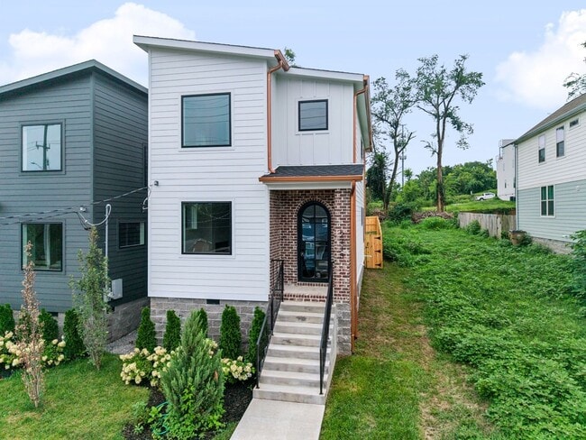 Photo - Modern Living & Downtown Skyline Views! House