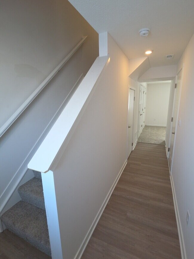 Foto del edificio - "Spacious 3-Bedroom Townhouse with 2.5 Baths in Columbus – 1856 Sq. Ft. of Comfort and Style!"