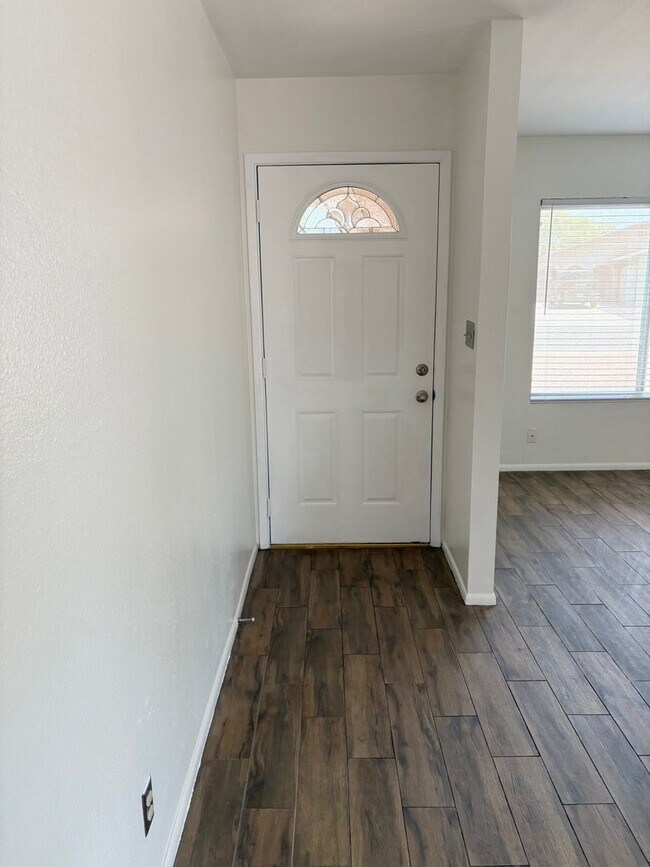 Foto del edificio - **Excellent 3br/2ba/2garage HOUSE (EXTENSI...