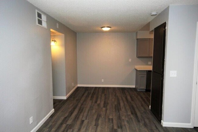 Foto del edificio - GREAT 1ST FLOOR CONDO
