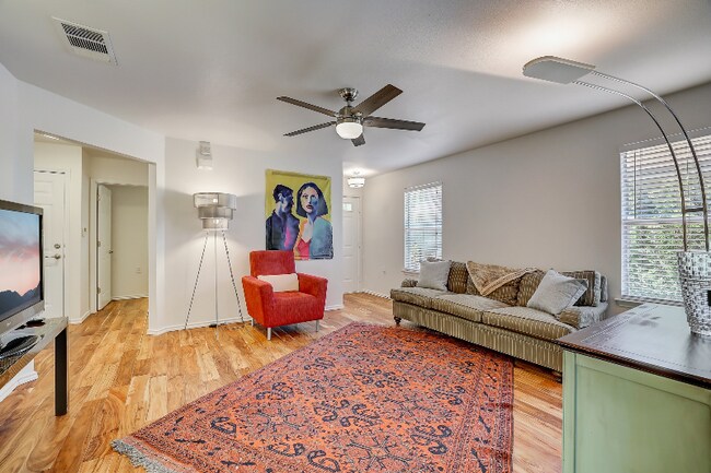 Foto del edificio - 5701 Steven Creek Way