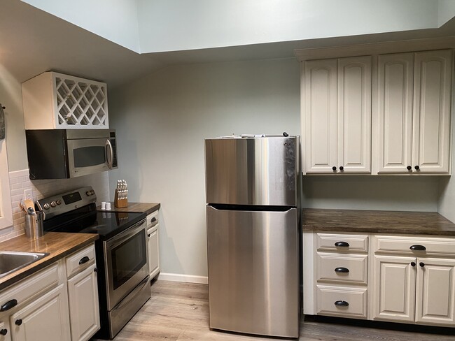 Kitchen 2 - 481 E Sharon Rd