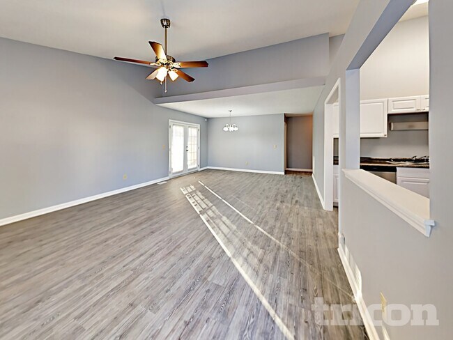 Foto del edificio - 305 Trowbridge Rd