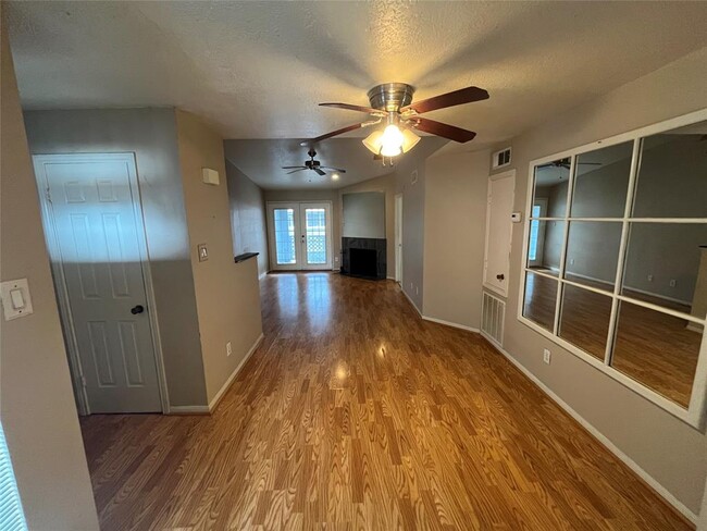 Building Photo - 2323 Fairwind Dr