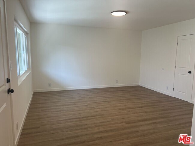 Foto del edificio - 1411 Innes Pl