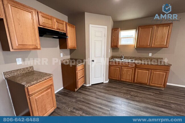 Building Photo - Three Bedroom Home - Coming Soon!