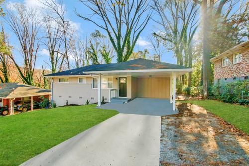 Foto del edificio - 2740 Bonnybrook Dr SW