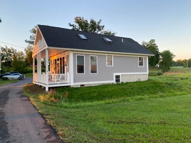 Building Photo - 4 Brackett Pt