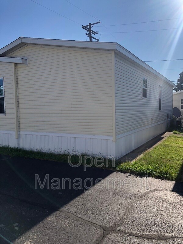 Foto del edificio - 2700 Brookpark Rd