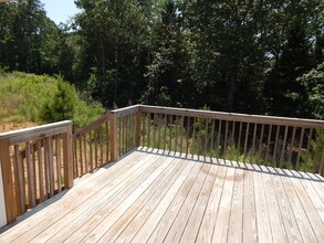 Building Photo - 131 Sunny Pt Lp