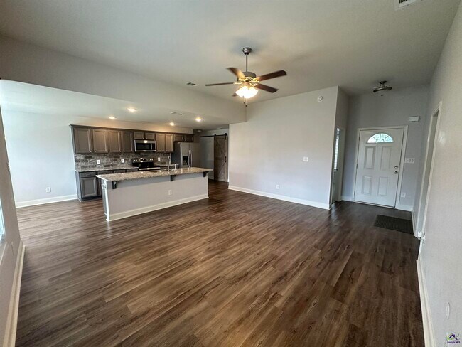 Foto del edificio - 137 Worchester Cir