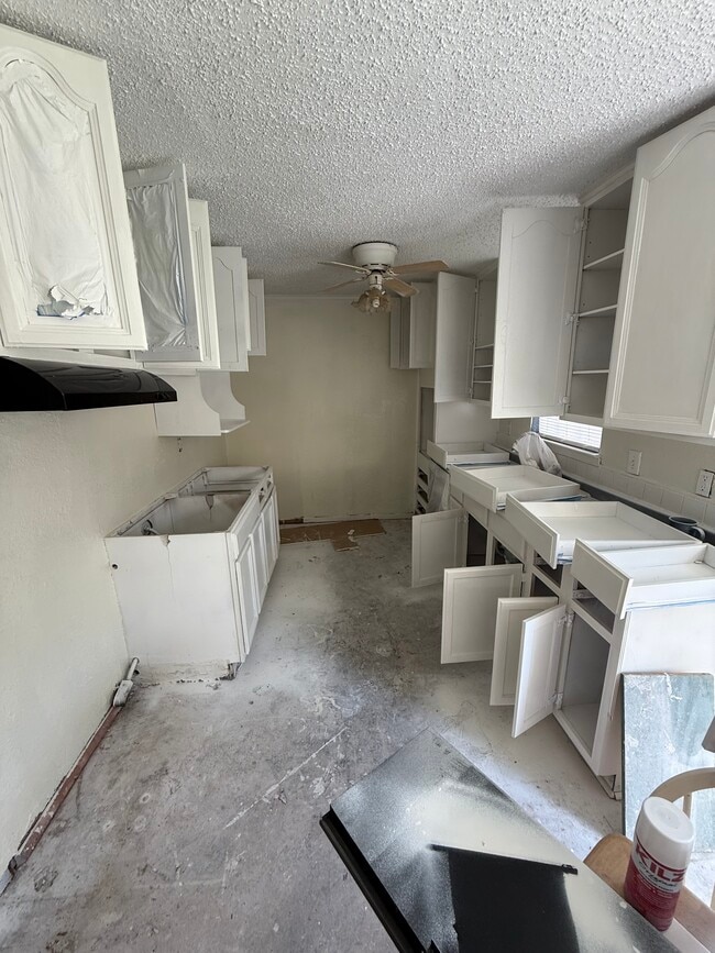 Building Photo - 4902 Stagecoach Ln