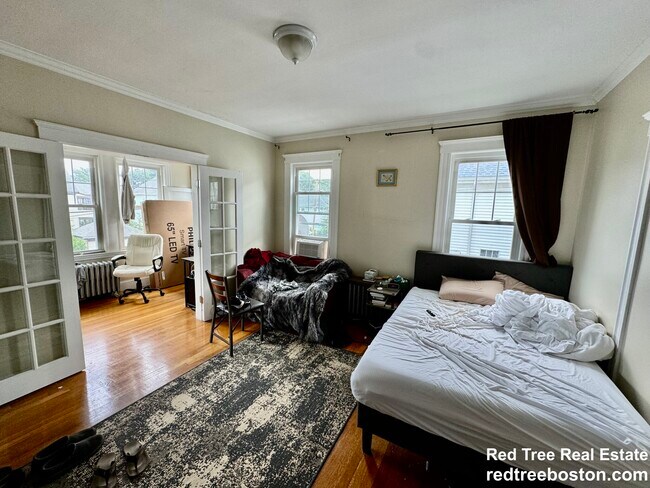 Building Photo - 54 Clark St