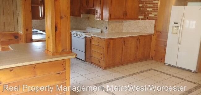 Building Photo - 3 br, 1 bath House - 1 Railroad Court