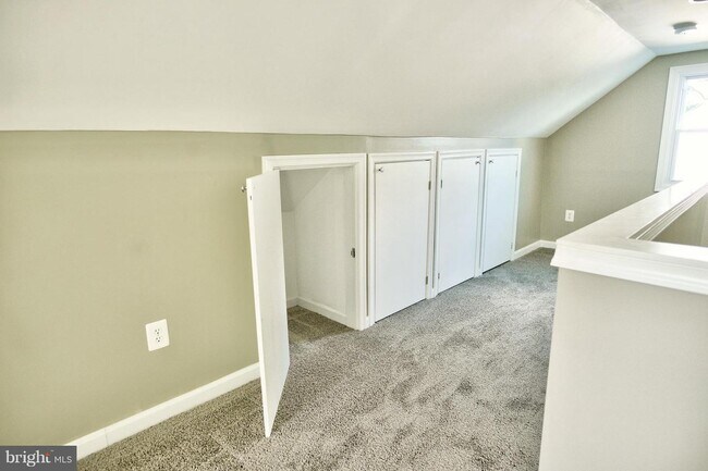 Building Photo - 628 Fernhill Rd