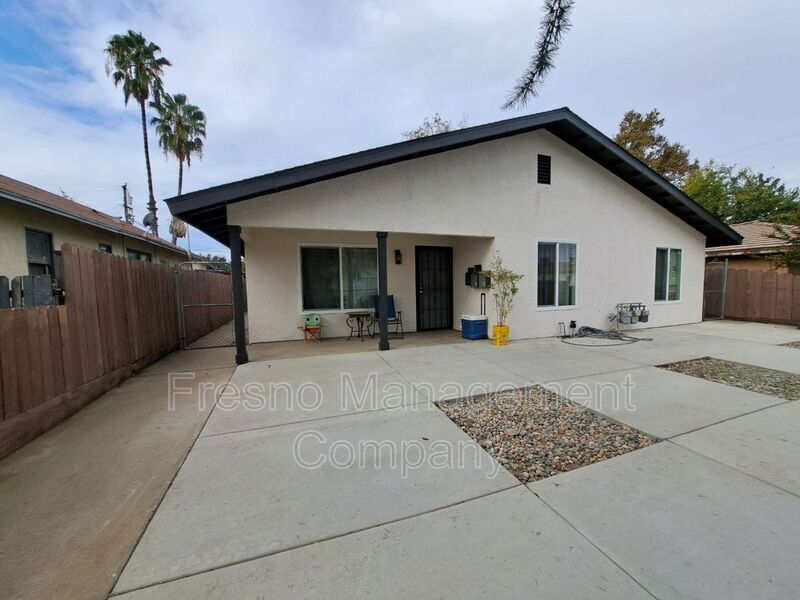 Primary Photo - 1307 Olive Ave