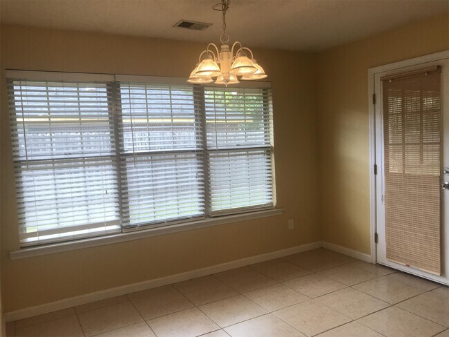 Building Photo - 886 Darrow Ln