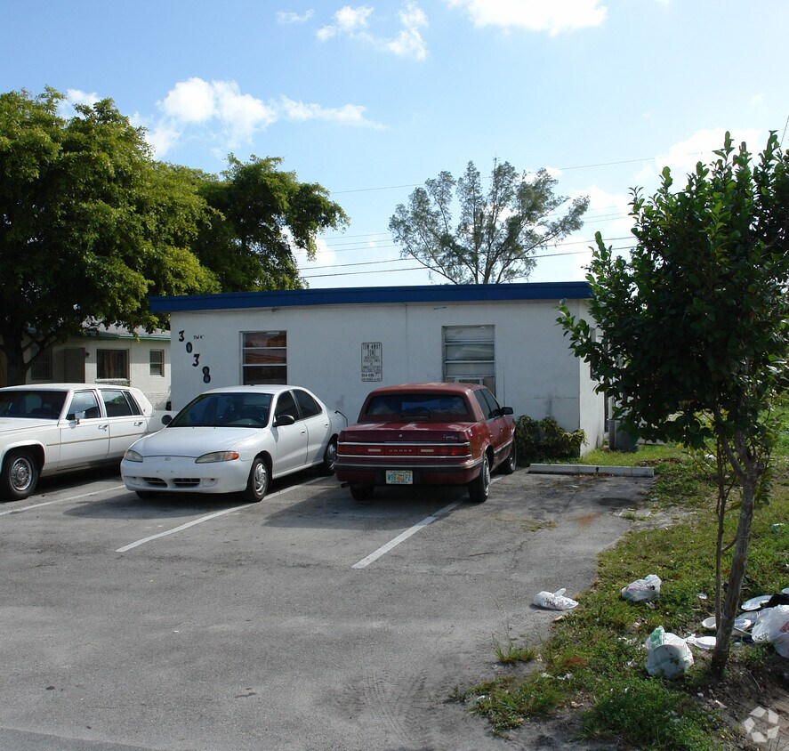 Building Photo - 3038-3050 NW 4th St