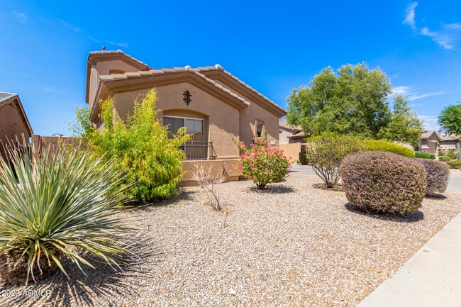 Building Photo - 17848 W Summerhaven Dr