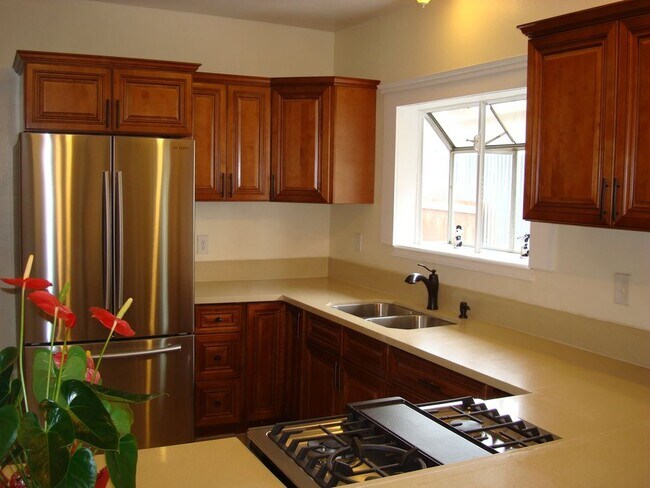 Foto del edificio - 1367 W 37th St