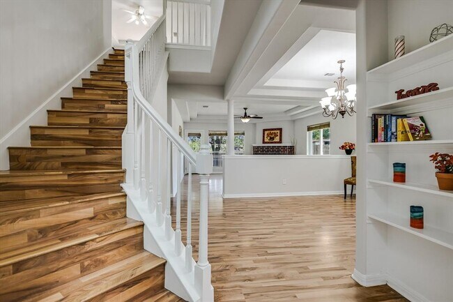 Building Photo - 2101 Chaparral Dr