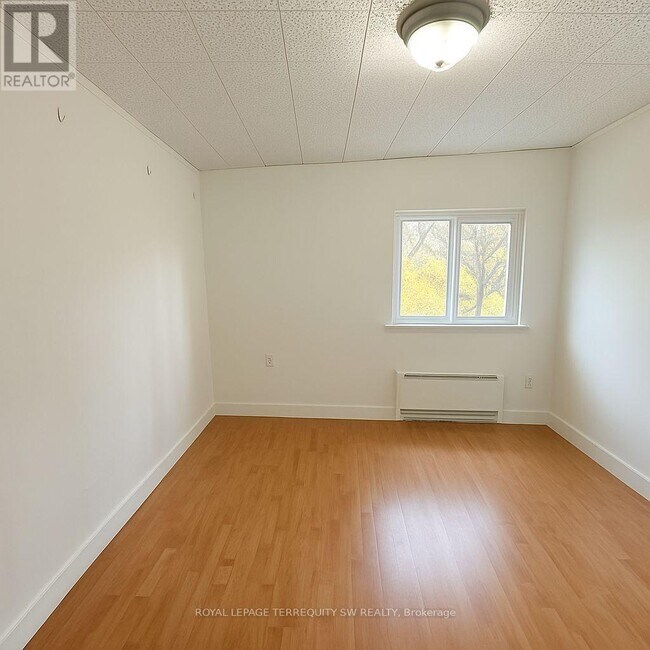 Photo du bâtiment - 61 Cedar Dr