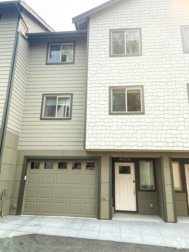 Brighton Beach Apartments for Rent with a Balcony Seattle, WA 1