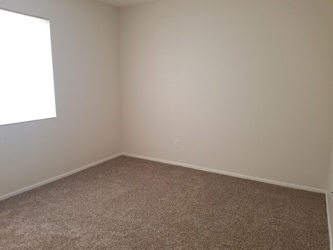 Building Photo - Ready now !!!! COZY ONE STORY THREE BEDROO...