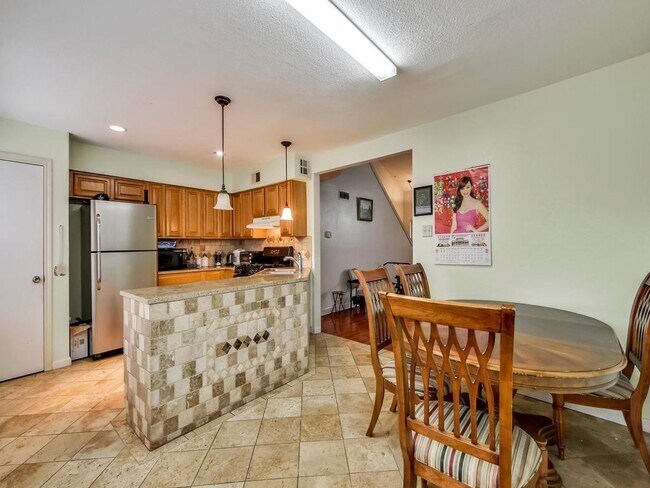 Building Photo - 1505 Somerset Dr